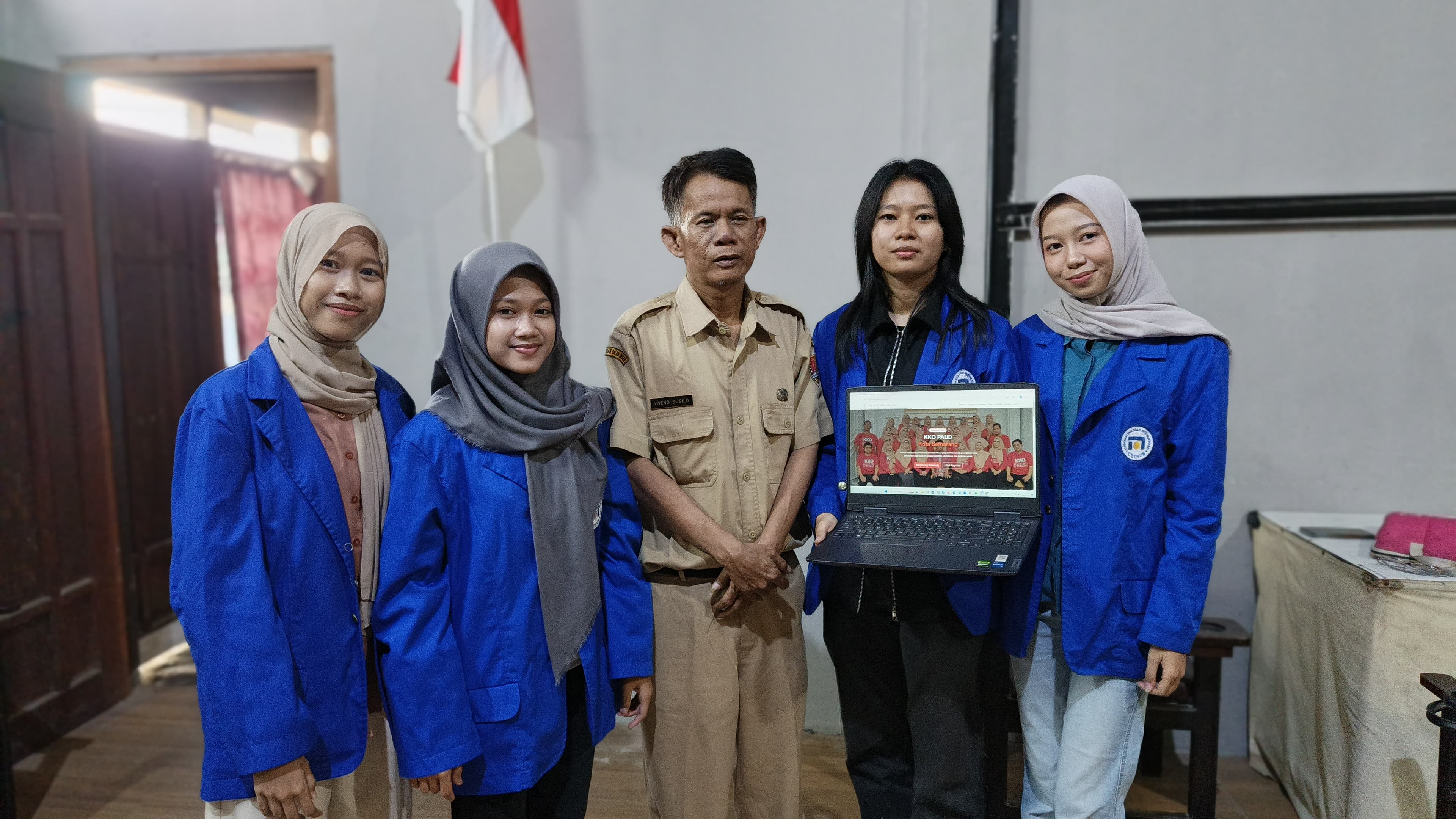 Pemberian Piagam Penghargaan Mahasiswa Magang KKO PAUD